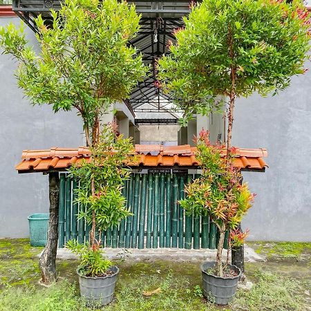 Hotel Griya Asri Syariah Mitra Reddoorz Rogojampi Exterior foto