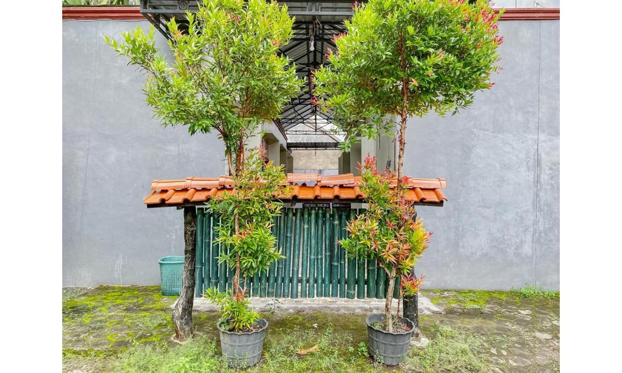 Hotel Griya Asri Syariah Mitra Reddoorz Rogojampi Exterior foto